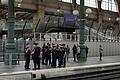 Vor Olympia: Brandanschläge auf Schnellzugnetz in Frankreich       -  Nach den Brandanschlägen auf die französische Bahn patroullieren Polizisten auf einem Bahnhof in Paris.