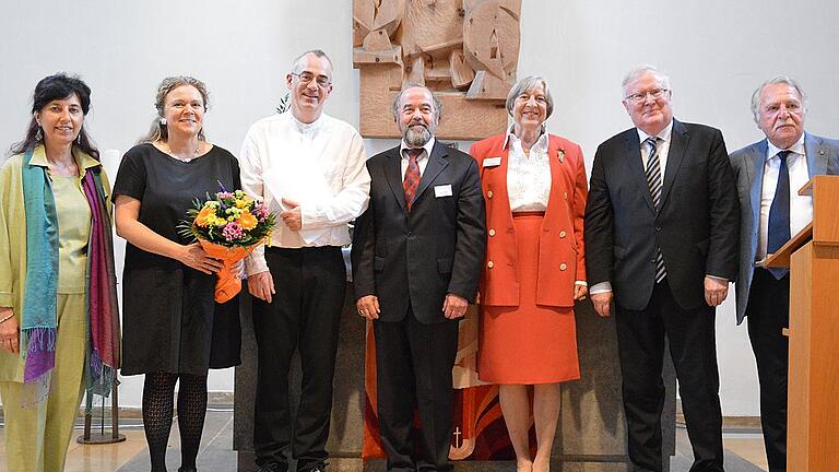 Der Jugendförderpreis wurde den Kirchenmusikdirektoren Karin und Thomas Riegler (Zweite und Dritter von links) von der Bücher-Dieckmeyer-Stiftung verliehen mit ihrem Vorstand (von links) Claudia Willerding, Jürgen Konzak, Ingrid-Maria Bücher, Berndt Jäger und Klaus Wirth.