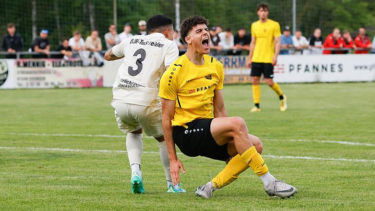 Nichts zu jubeln hatte Hannes Glas vom TSV Eisingen (rechts, hier im Hinspiel gegen Ricardo Santos) im Rückspiel gegen den TuS Leider.