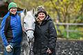 Zufriedene Gesichter am Ende der Coaching-Einheit: Anton Engelbrecht und Tina Wagner mit Pferd Jenna. Die Stute ist mit ihren 24 Jahren ein erfahrenes Tier und ein treuer Wegbegleiter Engelbrechts.