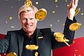 Bis zu 150.000 Euro mit neuer App von Tipico gewinnen       -  Tipico-Werbung mit Torwartlegende Oliver Kahn: Anbieter von Sportwetten haben in Deutschland eigentlich keine Konzession, sondern profitieren von EU-Gesetzen.