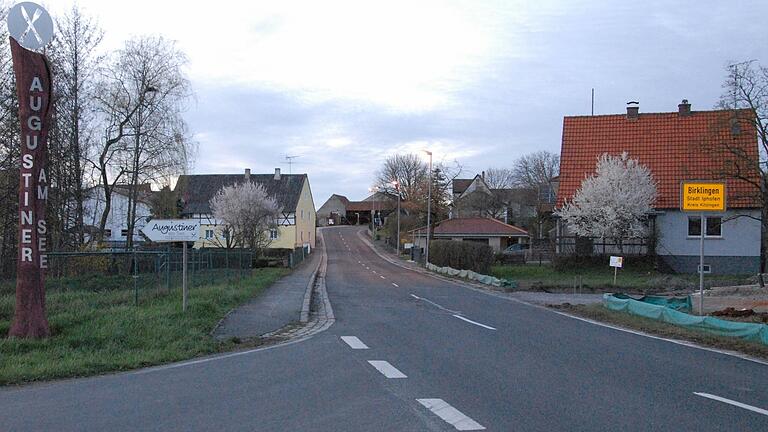 Die Birklinger Ortsdurchfahrt wird rund ein Jahr Baustelle sein und deswegen für den Durchgangsverkehr gesperrt. Die Birklinger Ortsdurchfahrt wird rund ein Jahr Baustelle sein und deswegen für den Durchgangsverkehr gesperrt.
