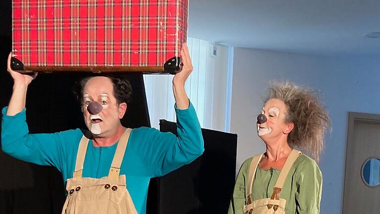 Im Bild von links: Stefan Ferencz und Maike Jansen unterhielten das Publikum mit pantomimischem Theater.