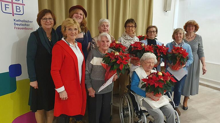 Auf dem Foto links Ulrike Steigner und Brigitte Pakosch Leitungsteam; Sandra Lohs; Pastoralreferentin; rechts Birgit Herrnleben ebenfalls Leitungsteam.