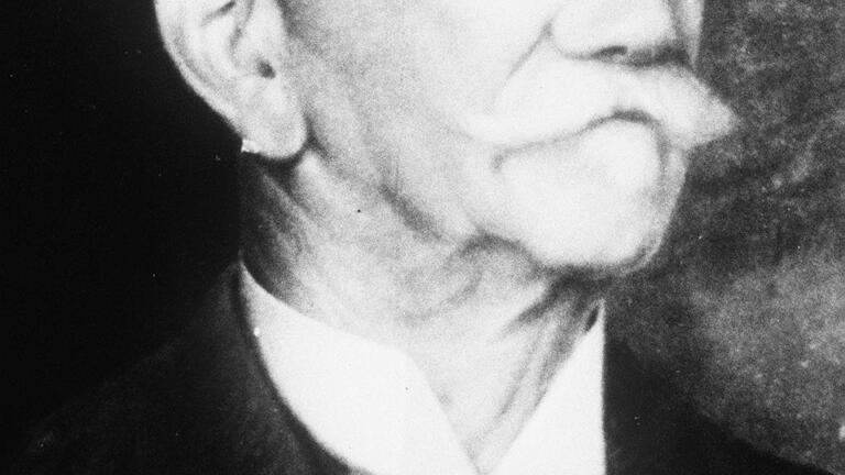 Josef Keller, erster Redakteur der Lohrer Zeitung. Sein Bruder und Verlagsgründer Carl Keller war am 2. Februar 1919 gestorben.&nbsp;