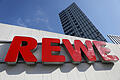 Real_Insolvenz_Rewe_übernimmt-Filialen.jpg       -  Real hat kürzlich Insolvenz angemeldet. Einige Filialen sollen jetzt von Rewe übernommen werden. Welche das sind.