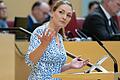 Mit Tablet am Rednerpult, aber machtlos bei der Digitalisierung Bayerns? Digitalministerin Judith Gerlach (CSU)&nbsp; stellt im Landtag in einer Regierungserklärung ihren 'Digitalplan Bayern' vor.