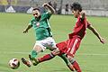 FC Bayern II vs 1. FC Schweinfurt       -  Nicht in den Griff zu bekommen: Gegen Dominik Weiß (links) und den FC 05 Schweinfurt steuerte der Südkoreaner Wooyeong Jeong (FC Bayern München II) zwei Tore bei.