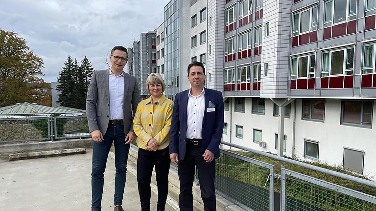 Regionalgeschäftsführer Florian Aschbrenner (links) freut sich,  Claudia Holland-Jopp als Clustergeschäftsführerin und Nachfolge für Dr. Peter Hermeling bekannt zu geben.       -  Regionalgeschäftsführer Florian Aschbrenner (links) freut sich,  Claudia Holland-Jopp als Clustergeschäftsführerin und Nachfolge für Dr. Peter Hermeling bekannt zu geben.