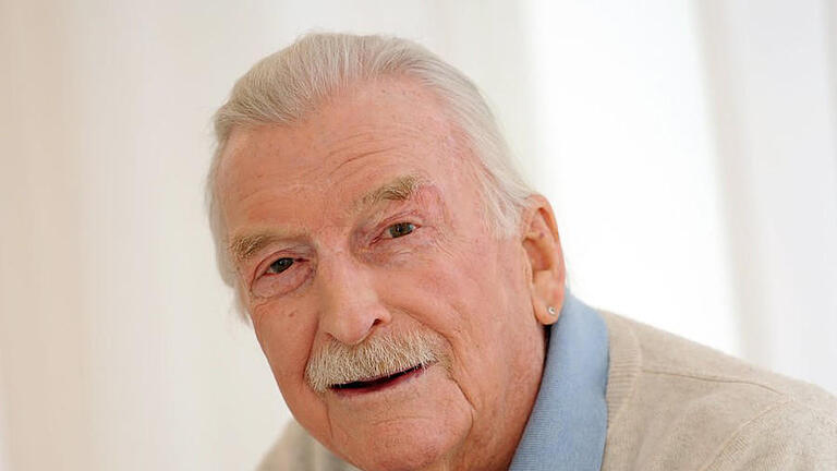 James Last       -  James Last 2012 in Berlin. Der Bandleader starb mit 86 Jahren in Florida. Foto: Britta Pedersen