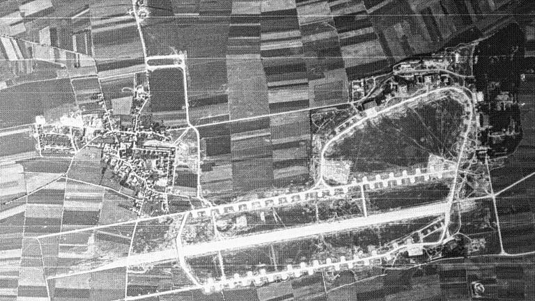 Giebelstadt Luftbilder - Auch bei der Suche nach Blindgängern in Giebelstadt hilft die Luftbilddatenbank. Giebelstadt Luftbilder - Auch bei der Suche nach Blindgängern in Giebelstadt hilft die Luftbilddatenbank.