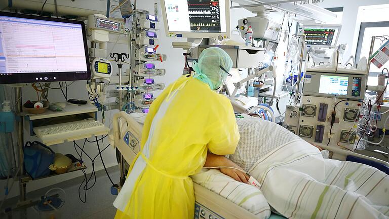 Immer mehr Corona-Patienten müssen intensivmedizinisch versorgt werden (hier ein Symbolfoto aus Gera). Warnende Stimmen, das Gesundheitssystem nicht zu überlasten, werden deshalb lauter. Immer mehr Corona-Patienten müssen intensivmedizinisch versorgt werden (hier ein Symbolfoto aus Gera). Warnende Stimmen, das Gesundheitssystem nicht zu überlasten, werden deshalb lauter.
