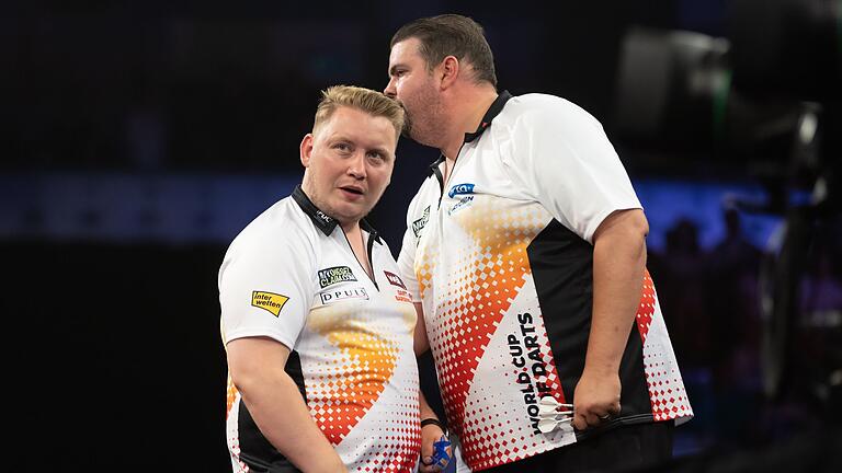 Schindler und Clemens - Martin Schindler (l) und Gabriel Clemens stehen bei der Team-WM im Achtelfinale. Schindler und Clemens - Martin Schindler (l) und Gabriel Clemens stehen bei der Team-WM im Achtelfinale.