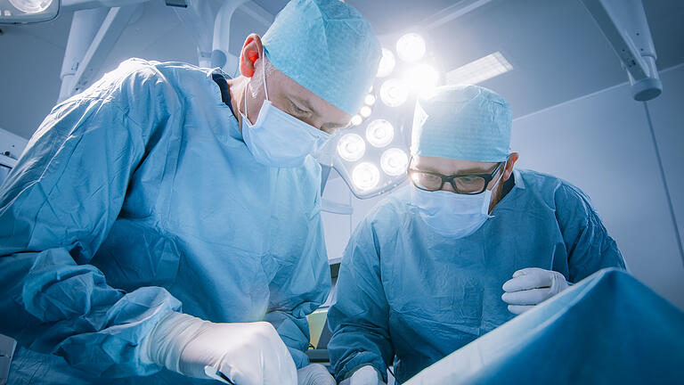 Eine stärkere Spezialisierung soll beiden Standorten der Haßberg-Kliniken zugute kommen, Änderungen gibt es vor allem bei der Chirurgie (Symbolbild): Die stationäre Chirurgie wird von Ebern nach Haßfurt verlagert, dafür baut Ebern die ambulante Chirurgie aus.