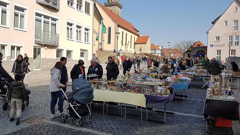 Tolle Kulisse: Vor der Stadtpfarrkirche St. Kilian schlängelten sich die Besucher durch die Mellrichstäder Innenstadt.