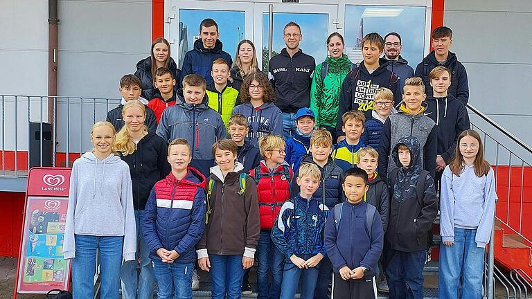 Die Teilnehmerinnen und Teilnehmer der Gaujugendfahrt, hintere Reihe rechts 1. Gaujugendleiter Thomas Kaiser, Gaujugendsprecherin Carina Eichhorn, 2. Gaujugendleiter Lukas Müller, Gaujugendsprecher Maximilian König.