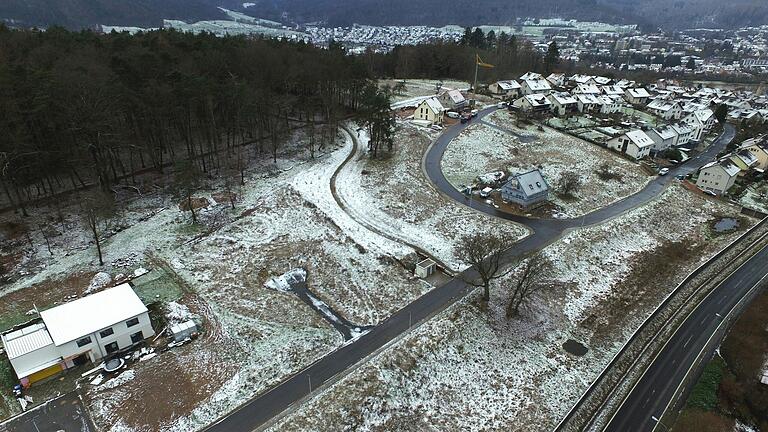 Bislang sind erst vier der 42 Bauplätze im Baugebiet Südlich der Steinfelder Straße in Sendelbach bebaut.