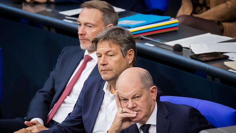 Ampel-Koalition.jpeg       -  Die Ampelkoalition: Bundeskanzler Olaf Scholz, Robert Habeck, Bundesminister für Wirtschaft und Klimaschutz, und Christian Lindner, Bundesminister der Finanzen.