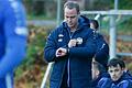 ETSV-Trainer Gerald Spahmann (Mitte) schaut auf die Uhr: Wann fährt die nächste Bahn in Richtung Bezirksliga ab? Der Tabellenführer der Kreisliga Würzburg 1 hat derzeit beste Chancen, sich auf diese Reise zu machen.