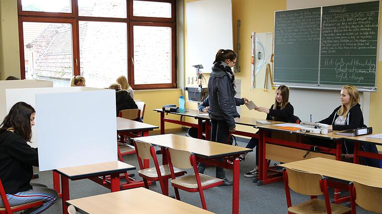 Die Schüler der Realschule des Bildungswerks und der Leo-Weismantel-Realschule führten im Mai 2019 eine Juniorwahl zum Europäischen Parlament durch.