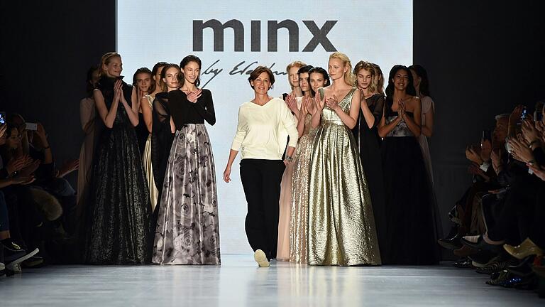 Blick in die Vergangenheit: Designerin Eva Lutz (Mitte) im Januar 2015 auf der Fashion Week in Berlin nach der Show ihres Labels Minx by Eva Lutz. Blick in die Vergangenheit: Designerin Eva Lutz (Mitte) im Januar 2015 auf der Fashion Week in Berlin nach der Show ihres Labels Minx by Eva Lutz.