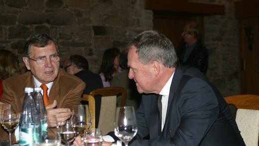 Wirtschaft und Politik im Dialog: Der Unternehmer Baldwin Knauf (links) bespricht sich mit Wissenschaftsminister Wolfgang Heubisch. Wirtschaft und Politik im Dialog: Der Unternehmer Baldwin Knauf (links) bespricht sich mit Wissenschaftsminister Wolfgang Heubisch.