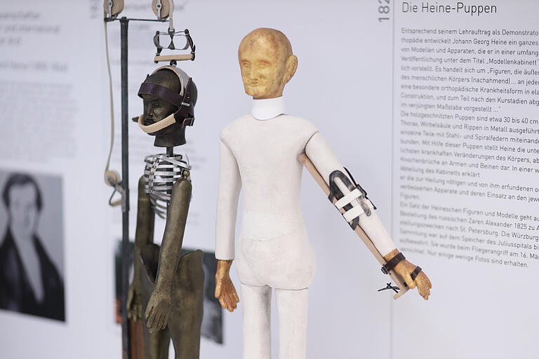 Nachbildung der berühmten Heine-Puppen: Instrumentenmacher und Orthopädiemechaniker Johann Georg Heine begründete in Würzburg die Orthopädie. Nachbildung der berühmten Heine-Puppen: Instrumentenmacher und Orthopädiemechaniker Johann Georg Heine begründete in Würzburg die Orthopädie.