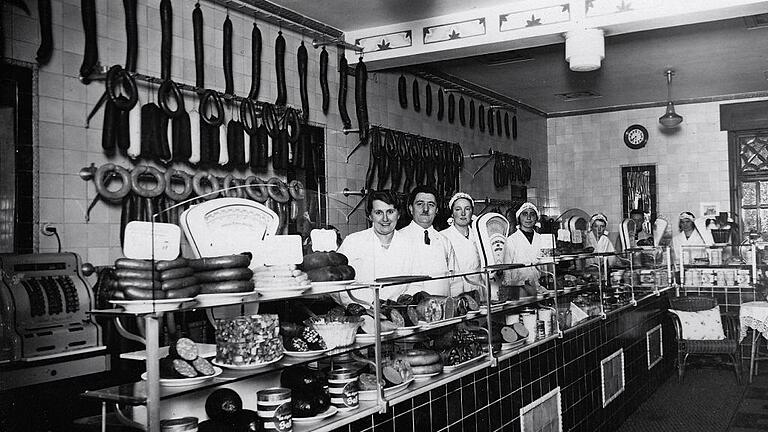 Mike Mangold: Mit der &bdquo;Fleischerei&ldquo; zurück zu den Wurzeln       -  Ein Blick in den Laden. Das Foto stammt von 1915.