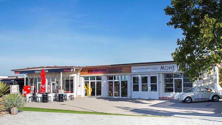 Zurzeit kann man sich hier noch in die deutsch-amerikanische Nachkriegsgeschichte versetzen lassen, doch bald soll die ehemalige Tankstelle auf dem LGS-Gelände abgerissen werden. Foto: Dita Vollmond