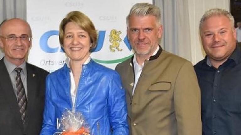 Zum Biergartengespräch kamen (von links) Landrat Wilhelm Schneider, MdB Anja Weisgerber, MdL Steffen Vogel und Schriftführer Sven Ganzinger. Zum Biergartengespräch kamen (von links) Landrat Wilhelm Schneider, MdB Anja Weisgerber, MdL Steffen Vogel und Schriftführer Sven Ganzinger.