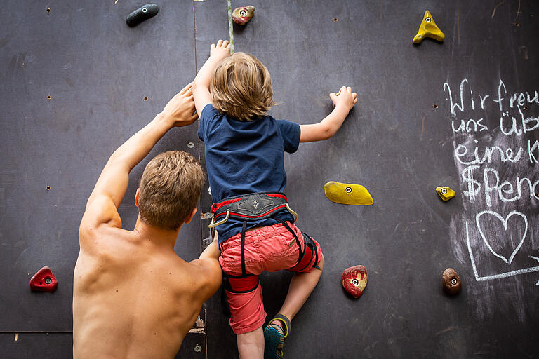Herausforderung für kleine Klettermaxe. Herausforderung für kleine Klettermaxe.