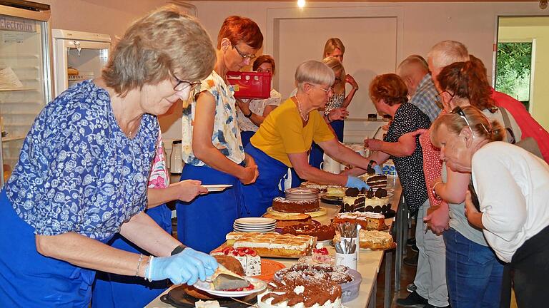 Herrliche und leckere Kuchen und Torten gab es in der Kaffeebar beim Gregoriusfest in Fährbrück.