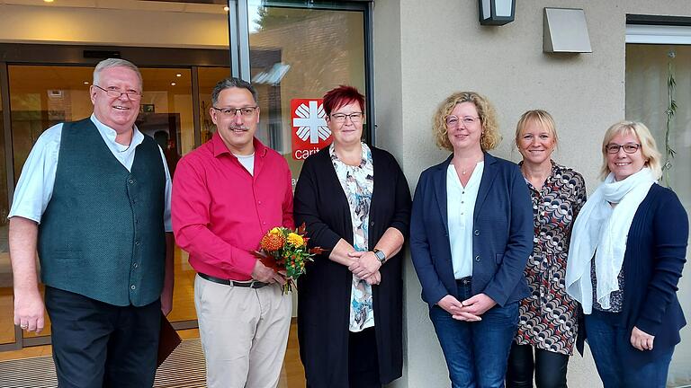 Auf dem Foto zu sehen sind (von links): Norbert Betz (Vorstandsmitglied), Alexander Martin (Geschäftsführer), Silke Schelbert (Pflegedienstleitung), Nadine Lückel (Pflegedienstleitung), Annett Rützel (MAV) und Gertrud Müller (Verwaltung).