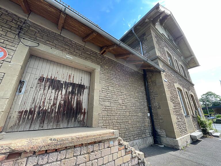 Der alte Stadtbahnhof in Dettelbach. Hier könnten künftig die autonomen Busse vom fünf Kilometer entfernten Bahnhof ankommen. Der alte Stadtbahnhof in Dettelbach. Hier könnten künftig die autonomen Busse vom fünf Kilometer entfernten Bahnhof ankommen.