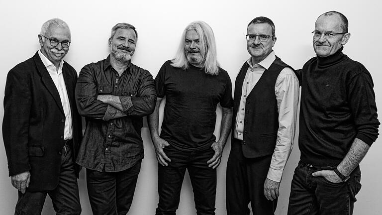 Die Band ComPendium gibt am Samstag, 26. März, im Huttenschloß ihr erstes Konzert überhaupt. Im Bild (von links): Thomas Feser, Klaus Rüfer, Charly Herbert, Frank Rüfer und Roland Schäfer.