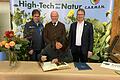 Im Rahmen ihres Besuchs der Biogasanlage in Bad Königshofen trug sich Landwirtschaftsministerin Michaela Kaniber auch ins Goldene Buch der Stadt ein. Bioenergie-Geschäftsführer Mathias Klöffel (von links), Landrat Thomas Habermann und Bürgermeister Thomas Helbling sahen ihr dabei zu.