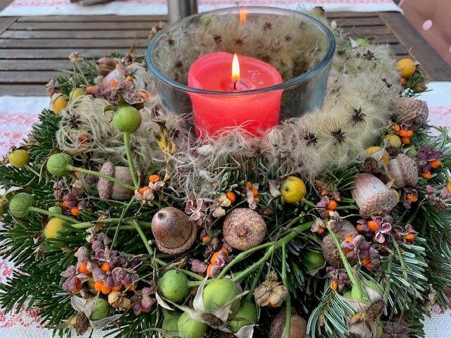 Diesen Adventskranz hat Uli Brech aus Zeil selbst gemacht.