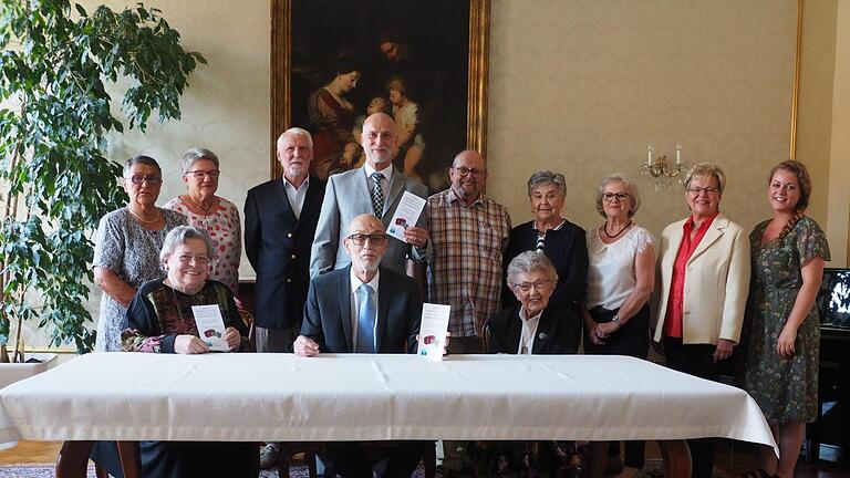 Der Seniorenbeirat stellte den neuen Flyer im Rathaus von Bad Kissingen vor.Mario Selzer       -  Der Seniorenbeirat stellte den neuen Flyer im Rathaus von Bad Kissingen vor.Mario Selzer