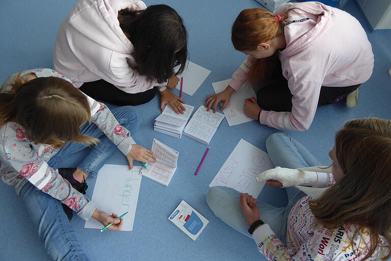 Auch mit der tschichischen Sprachen beschäftigten sich die Schüler bei dem Schüleraustausch. Auch mit der tschichischen Sprachen beschäftigten sich die Schüler bei dem Schüleraustausch.