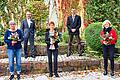 Dank und Wertschätzung zu Mitarbeiterjubiläen sowie Verabschiedung in den Ruhestand gab es von Chefarzt  Dr. Andreas Willer und dem Kaufmännischen Leiter Holger Metz, (hintere Reihe, von links) für Eva Reck, Gerlinde Füger-Helmeking und Eleonore Bullheller er (vordere Reihe, von links). Foto: Markus Staubach       -  Dank und Wertschätzung zu Mitarbeiterjubiläen sowie Verabschiedung in den Ruhestand gab es von Chefarzt  Dr. Andreas Willer und dem Kaufmännischen Leiter Holger Metz, (hintere Reihe, von links) für Eva Reck, Gerlinde Füger-Helmeking und Eleonore Bullheller er (vordere Reihe, von links). Foto: Markus Staubach