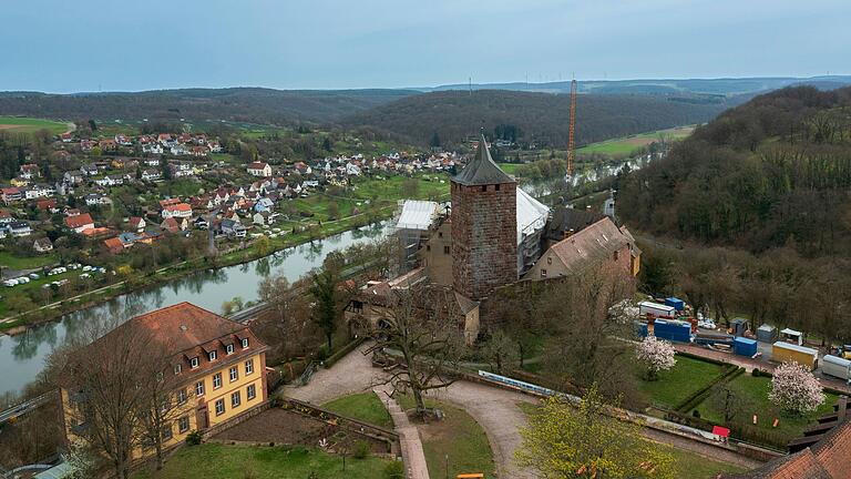 Der Ostpalas der Burg Rothenfels wird für 11,5 Millionen Euro saniert. Der Ostpalas der Burg Rothenfels wird für 11,5 Millionen Euro saniert.