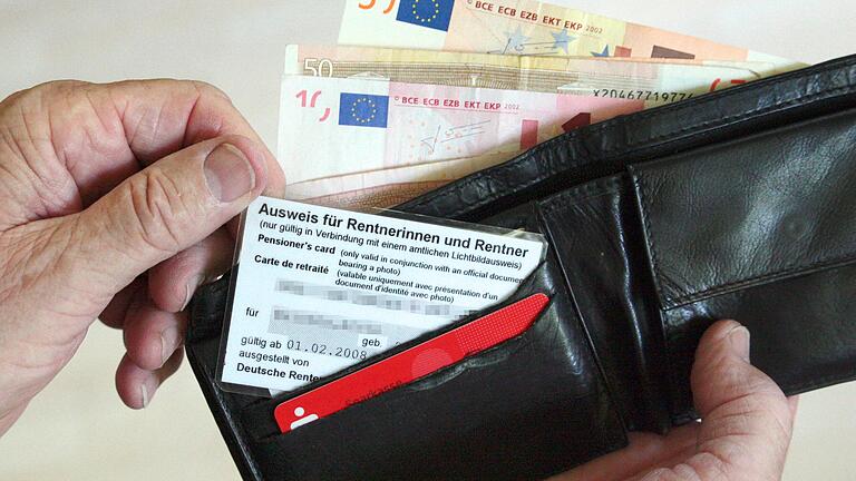 Copy%20of%20renten.jpeg - Rentnerinnen und Rentner sollten immer ihren Rentenausweis dabei haben, denn damit erhalten sie viele finanzielle Vorteile. Copy%20of%20renten.jpeg - Rentnerinnen und Rentner sollten immer ihren Rentenausweis dabei haben, denn damit erhalten sie viele finanzielle Vorteile.