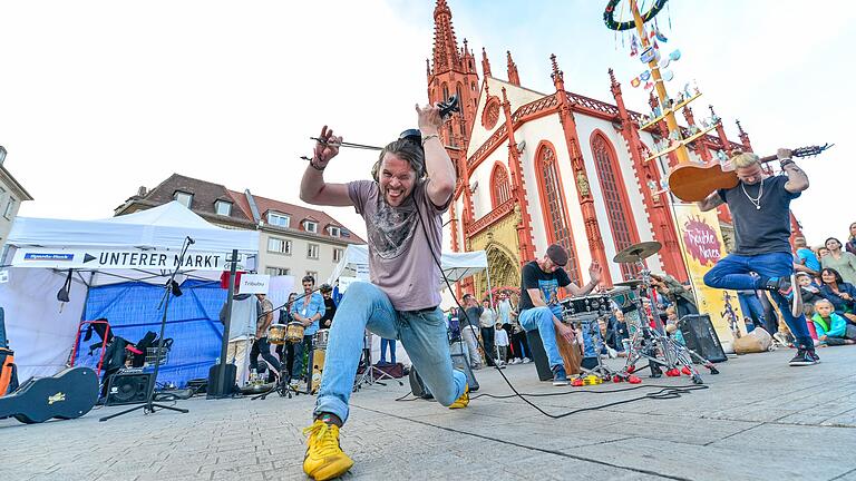 Auch der Untere Markt wird wieder bespielt. Hier ein Archivbild aus dem letzten Jahr mit 'The Trouble Notes. Auch der Untere Markt wird wieder bespielt. Hier ein Archivbild aus dem letzten Jahr mit 'The Trouble Notes.