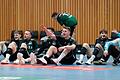 Nicht nur sportlich, sondern auch persönlich machen die Spieler von Handball-Drittligist Wölfe Würzburg derzeit Werbung für sich. Das Foto zeigt sie bei einer Sieges-Humba nach dem Heimsieg gegen die SG Leutershausen am 10. Februaer 2024.