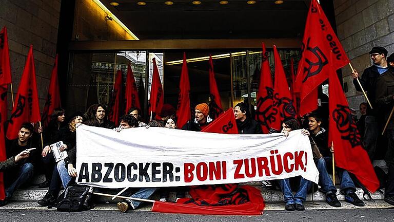 Alpenrepublik in Aufruhr: Mitglieder der Jungen Sozialisten demonstrieren in Zürich.