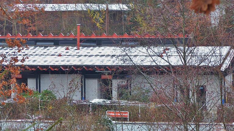 Die geplante Photovoltaikanlage für das Schönauer Schwimmbad kann wegen der bereits vorhandenen Solaranlage nicht auf dem Dach montiert werden. Sie wird nun auf einer Freifläche aufgebaut. Unser Archivbild stammt aus dem Winter 2018. Die geplante Photovoltaikanlage für das Schönauer Schwimmbad kann wegen der bereits vorhandenen Solaranlage nicht auf dem Dach montiert werden. Sie wird nun auf einer Freifläche aufgebaut. Unser Archivbild stammt aus dem Winter 2018.