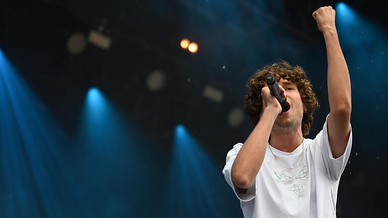 Die deutsche Indie-Pop-Band Jeremias aus Hannover kommt schon zum zweiten Mal nach Würzburg in die Posthalle. Im Bild: Jeremias beim Deichbrand Festival 2023. Die deutsche Indie-Pop-Band Jeremias aus Hannover kommt schon zum zweiten Mal nach Würzburg in die Posthalle. Im Bild: Jeremias beim Deichbrand Festival 2023.
