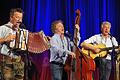 Christoph 'Stofferl' Well, Karl Well, Michael Well heizen im Kurtheater mit Gstanzl und handgemachter Musik ein. Fotos: Klaus Werner       -  Christoph 'Stofferl' Well, Karl Well, Michael Well heizen im Kurtheater mit Gstanzl und handgemachter Musik ein. Fotos: Klaus Werner