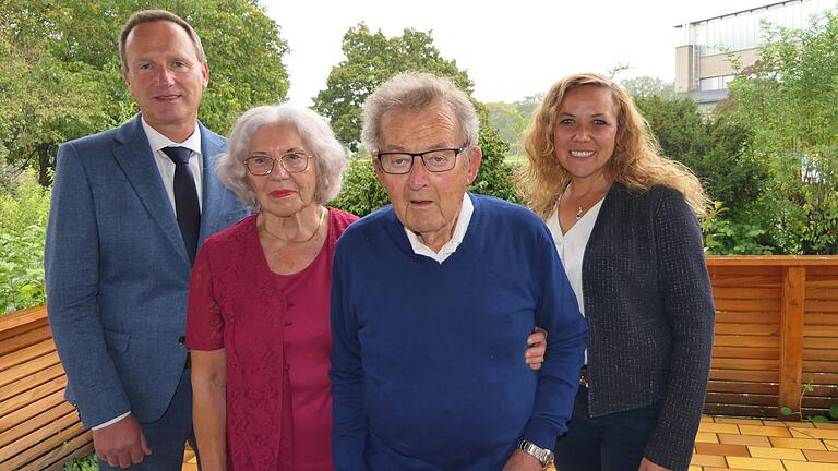 Irene und Herbert Brandenstein aus Wonfurt feierten das Fest der Diamantenen Hochzeit. Dazu gratulierten auch zweite Bürgermeisterin Daniela Lang und der stellvertretende Landrat Michael Ziegler.