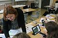 Brückenklasse am Balthasar-Neumann-Gymnasium: Lehrerin Tanja Leuchtweis unterrichtet rund zehn ukrainische Schülerinnen und Schüler in Deutsch.